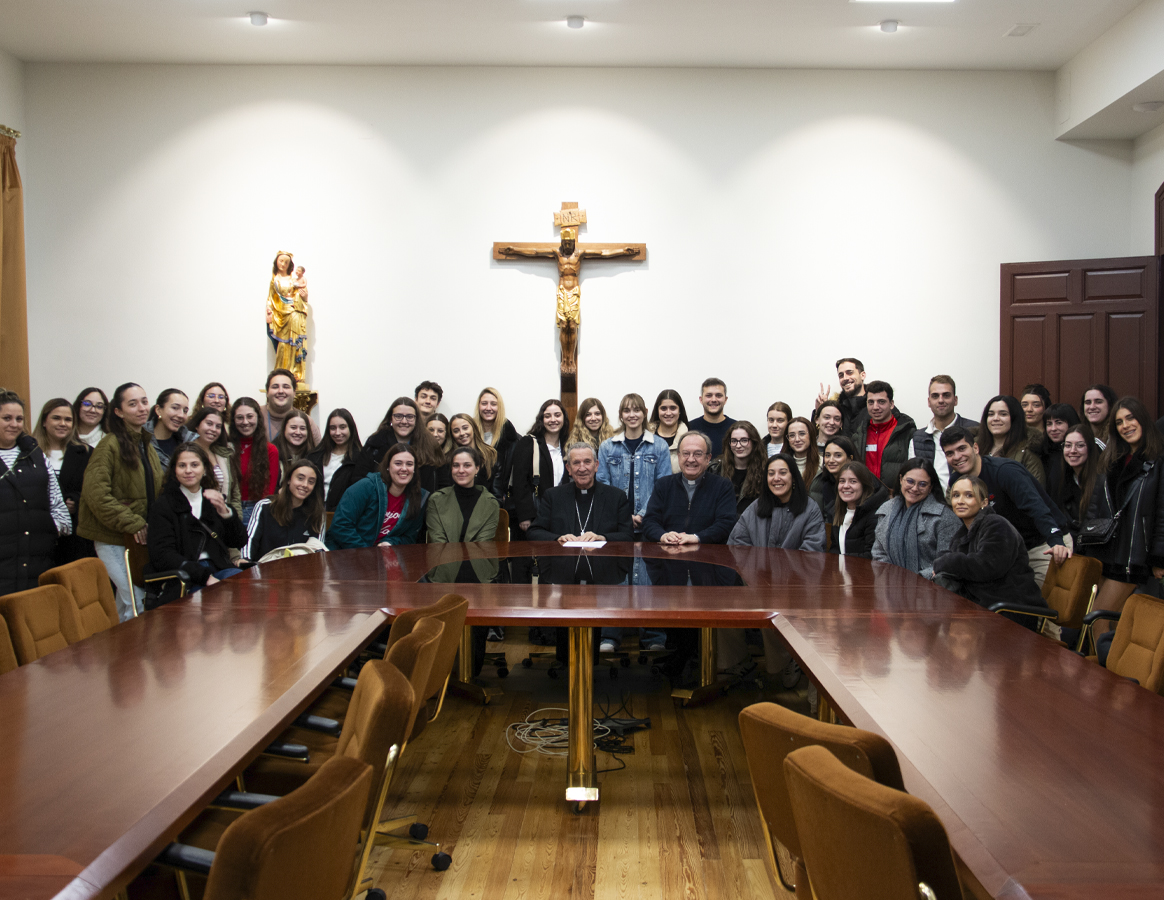 Alumnos de Magisterio se reunieron con el obispo