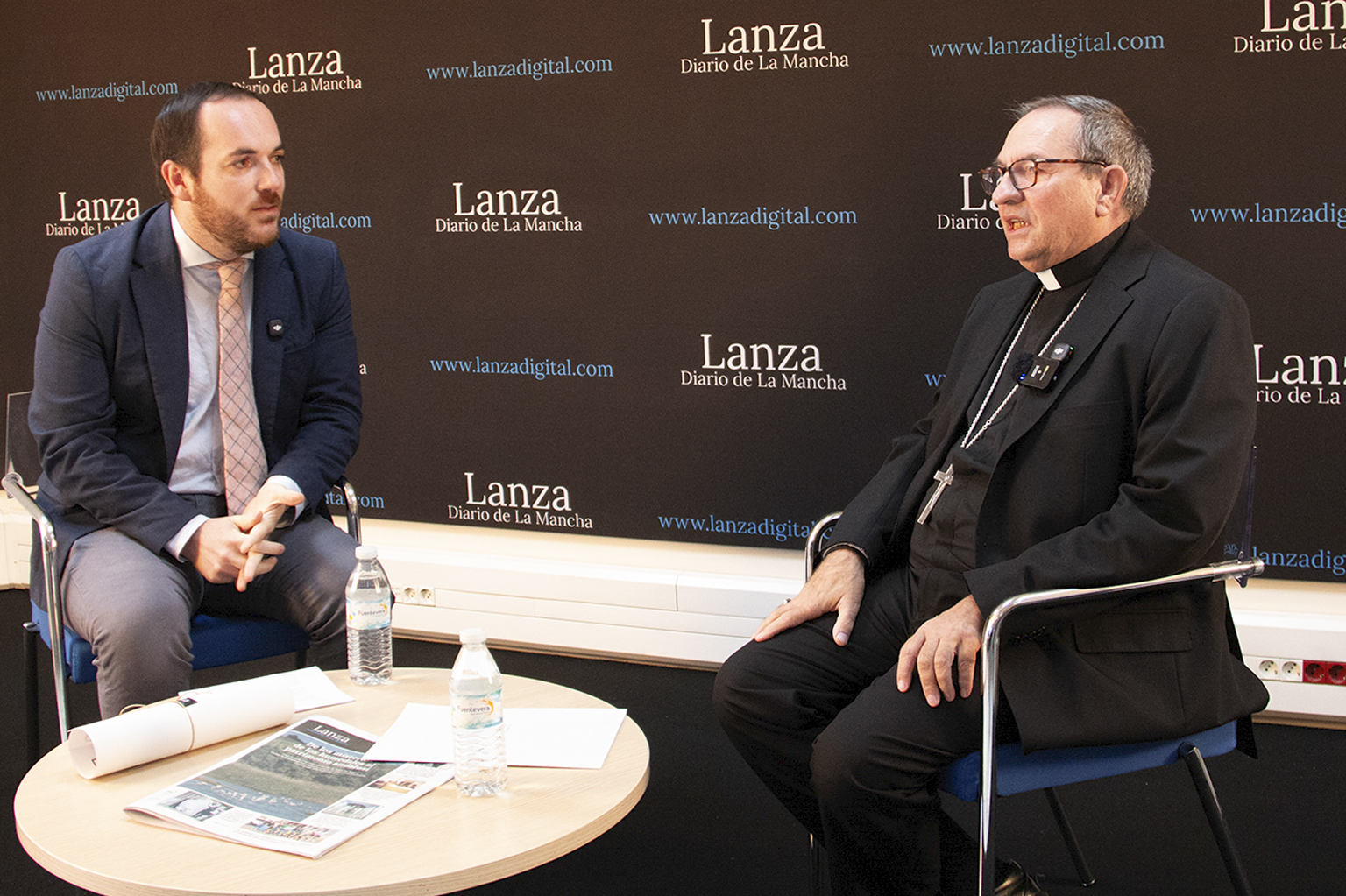 El obispo inauguró el primer «Desayuno» de Lanza