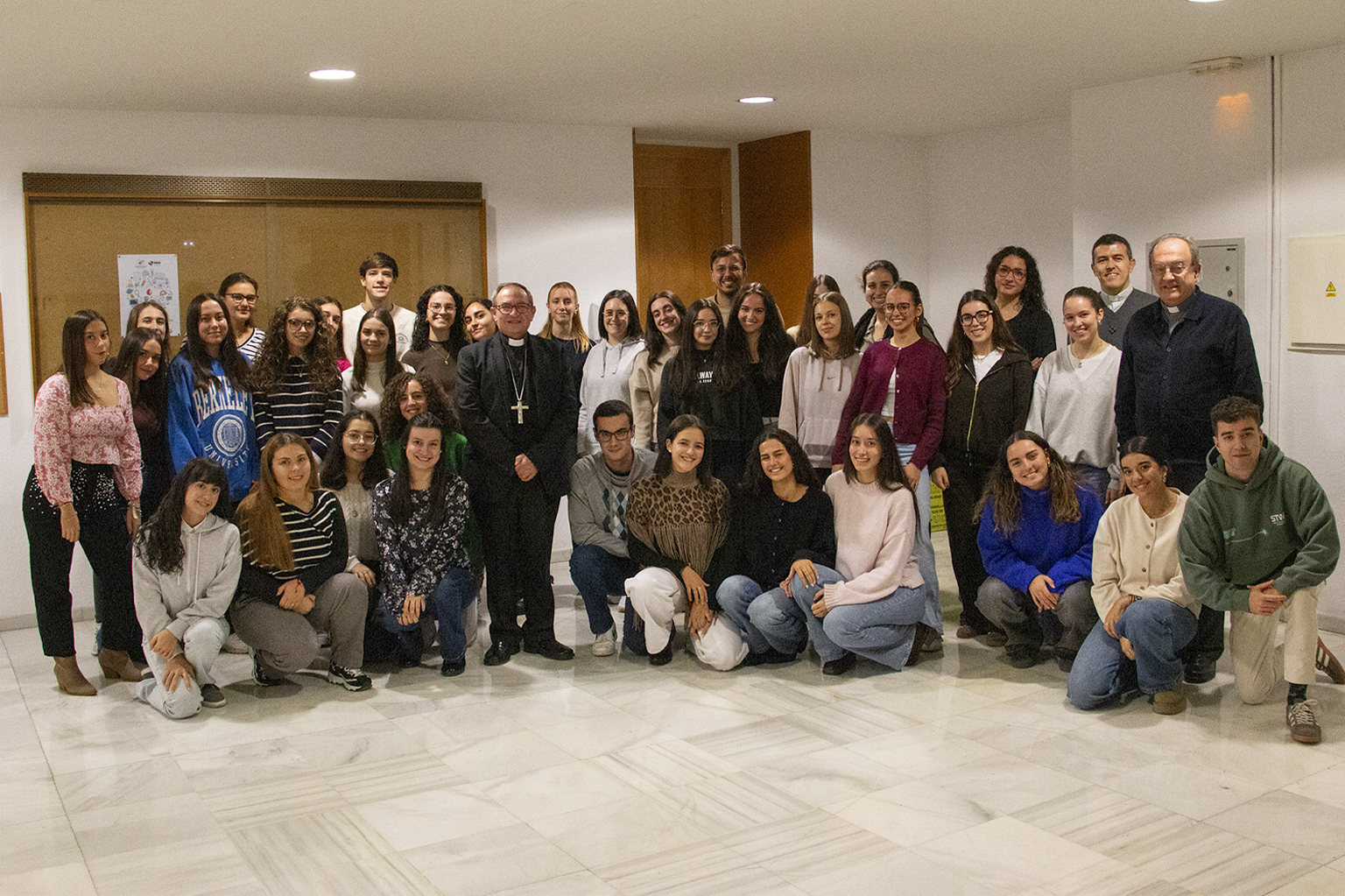 Encuentro del obispo con los alumnos de Magisterio