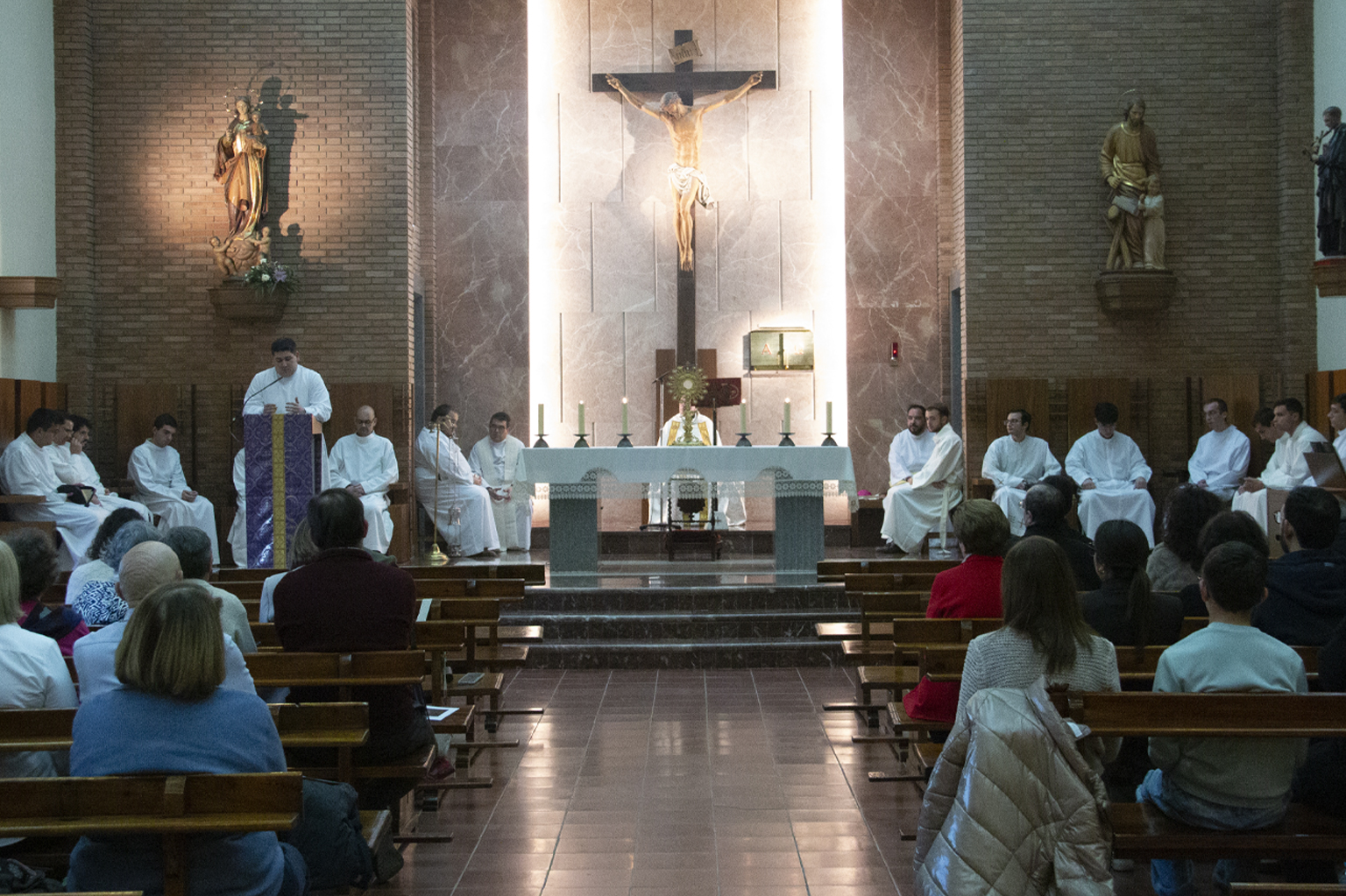 Oración y testimonio en las vísperas vocacionales